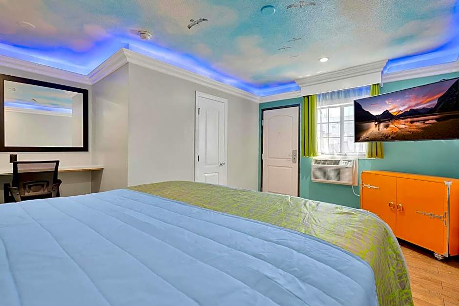 Photo 1 of 7 of Deluxe 1 King Bed