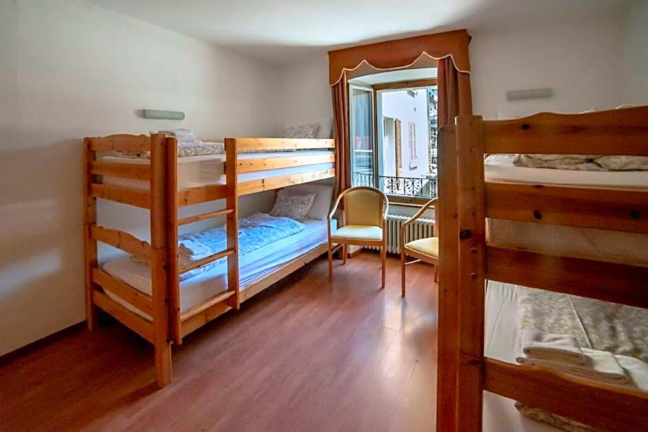 Hotel Des Alpes - Restaurant & Pizzeria