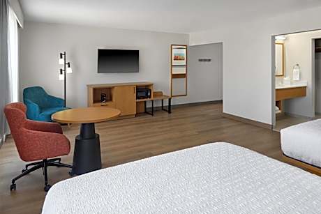 Large Queen Room with Two Queen Beds