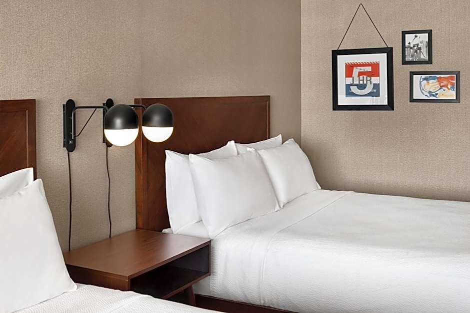 Four Points By Sheraton Edmonton South