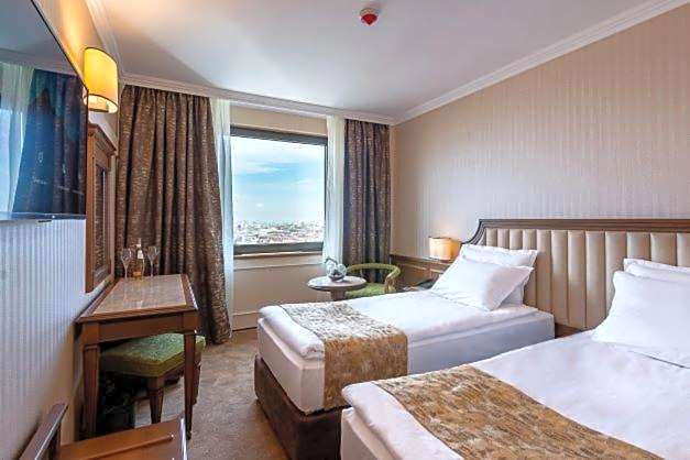 Astoria Grand Hotel