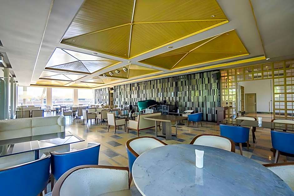 Grand Riverside Hotel