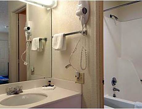 One-Bedroom Suite - Disability Access/Non-Smoking