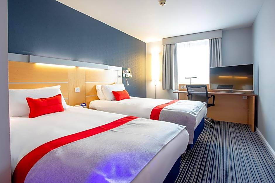 Holiday Inn Express Dunfermline By IHG