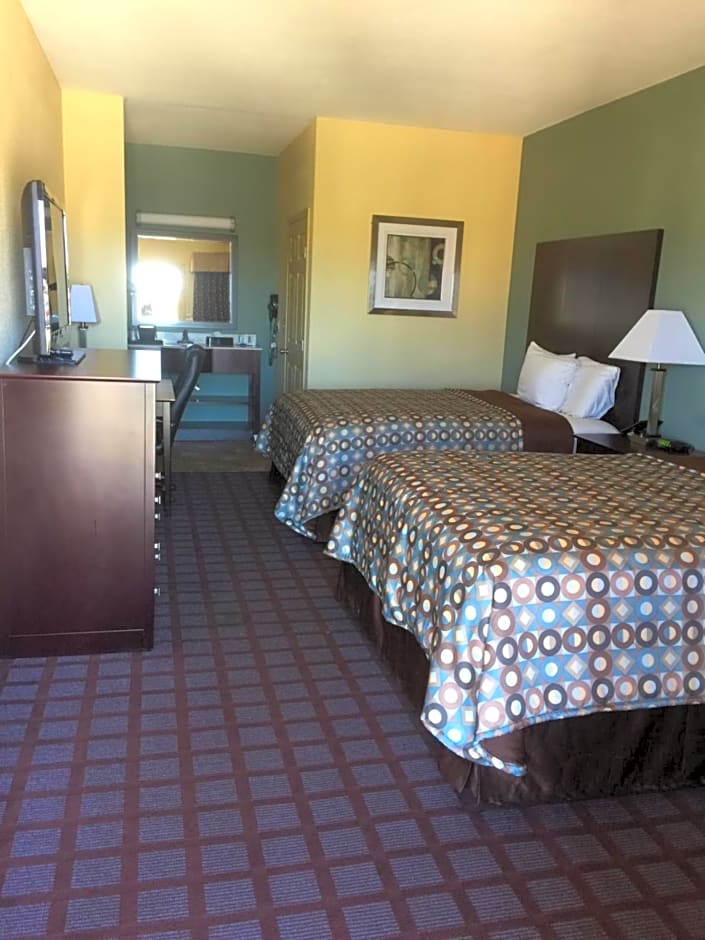 Pearsall Inn and Suites