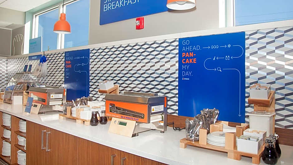 Holiday Inn Express & Suites Panama City Beach - Beachfront By IHG
