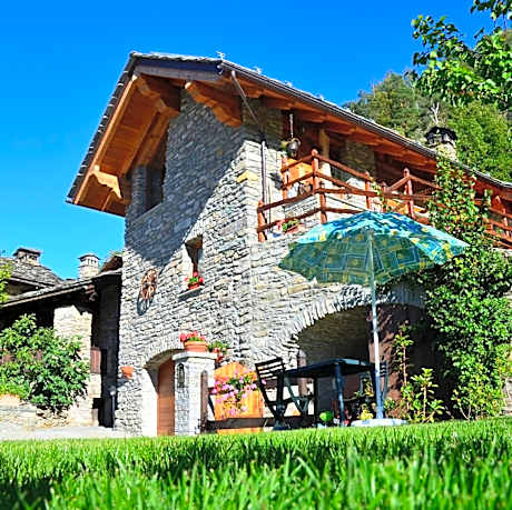 Apartment With Garden