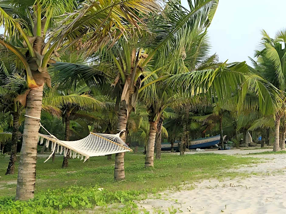 Mayas Beach House - Boutique Serviced Villa