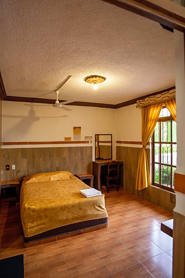 Hotel & Suites Posada Molina