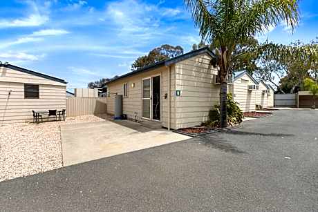 Costello Hotels - Moonta Bay Cabins