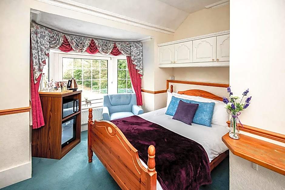 Trivelles Waterhall Country Gatwick Hotel & airport parking