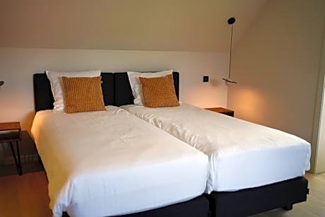 Twin Room with Shower