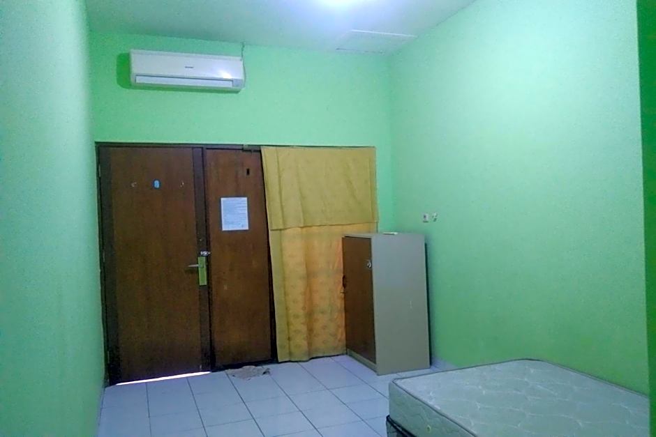 OYO Life Kost ijo Tembok Tinggi