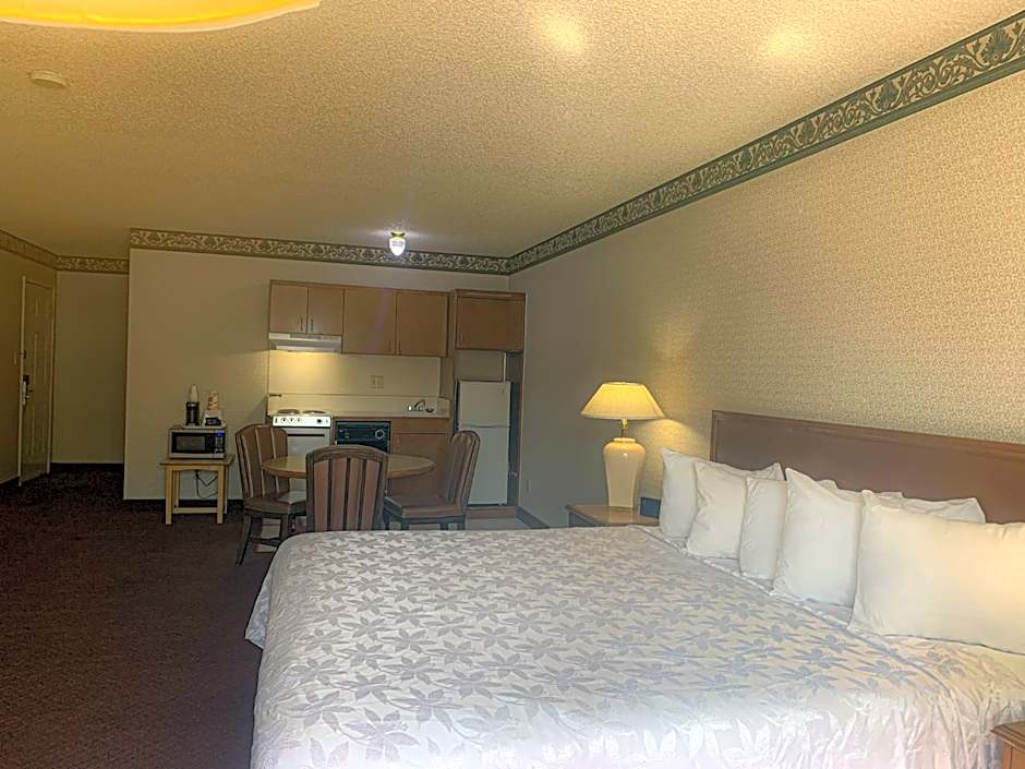 Econo Lodge Inn & Suites