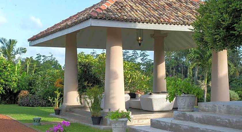 Villa Mayurana by Edwards Collection