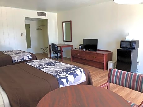 Queen Room with Two Queen Beds - Non-Smoking