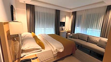 Junior Suite with Garden View