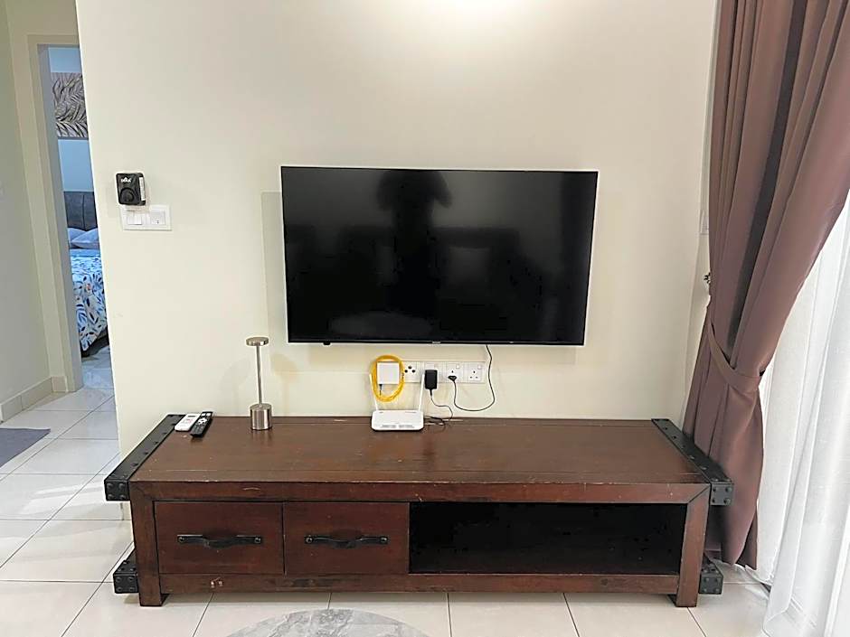 Casa D'Faiz Alanis near KLIA pool olympic size