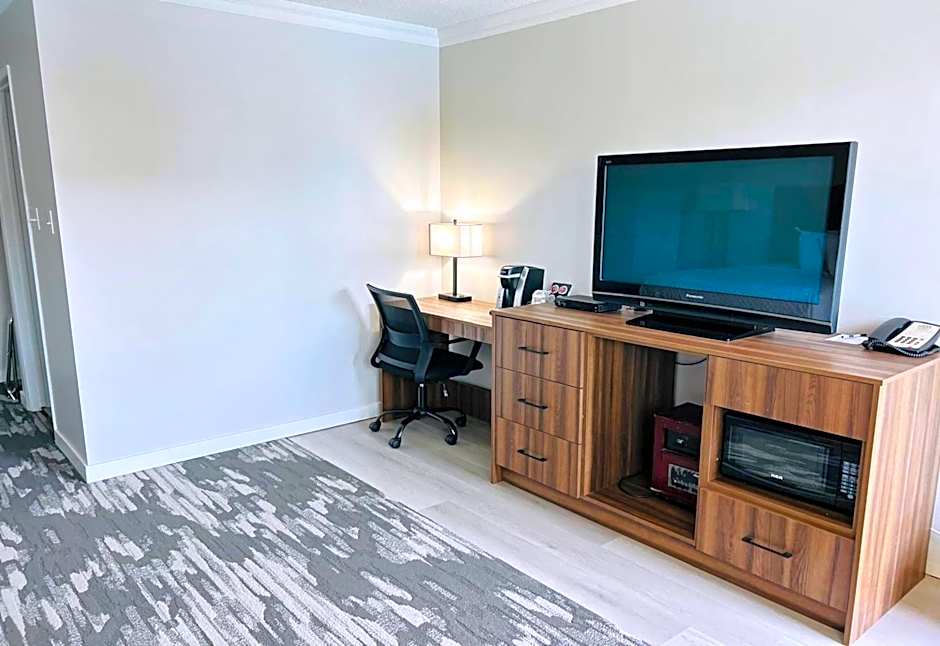 Travelodge by Wyndham Dawson Creek