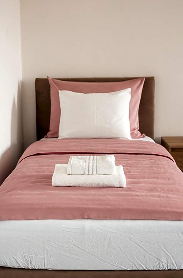 Pansion Mihića dvori