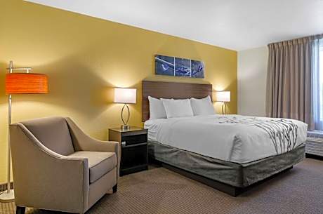 King Room with tub - Accessible/Non-Smoking