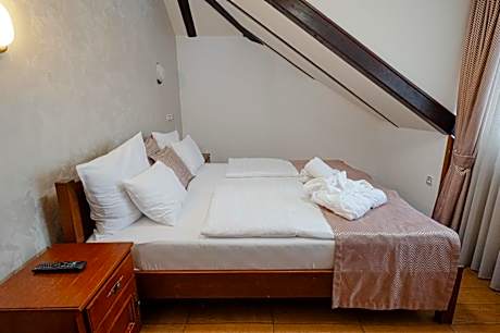 One-Bedroom Apartment with Balcony