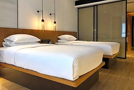 Guest Room, 2 Twin, City View