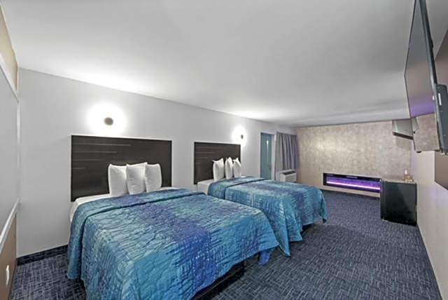 Hotel OPUS Bronx Near Bay Plaza Mall