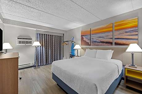 Queen Room with Pool View