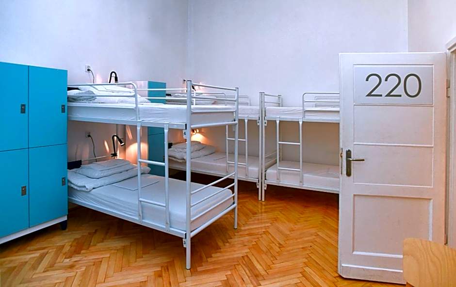 Warsaw Hostel Centrum Private Rooms & Dorms
