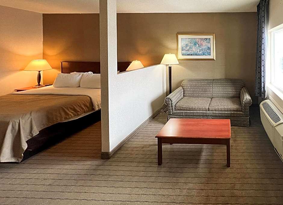 Quality Inn & Suites Grants - I-40