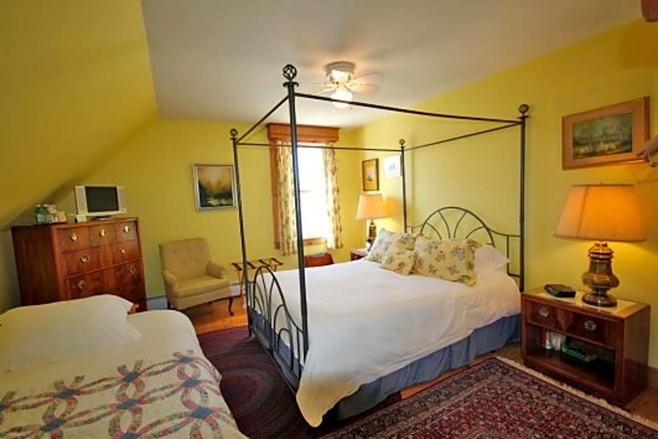 Highland Lake Inn