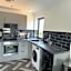 Adam Court Apartments - PE1 - Contractor Friendly - Choice of Studios or 1 Bed Apartments - Free Parking - Sofa Beds - Sky TV - Full Kitchen - Washer Dryer - WiFi