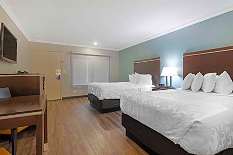 Deluxe Queen Room with Two Queen Beds - Non-Smoking