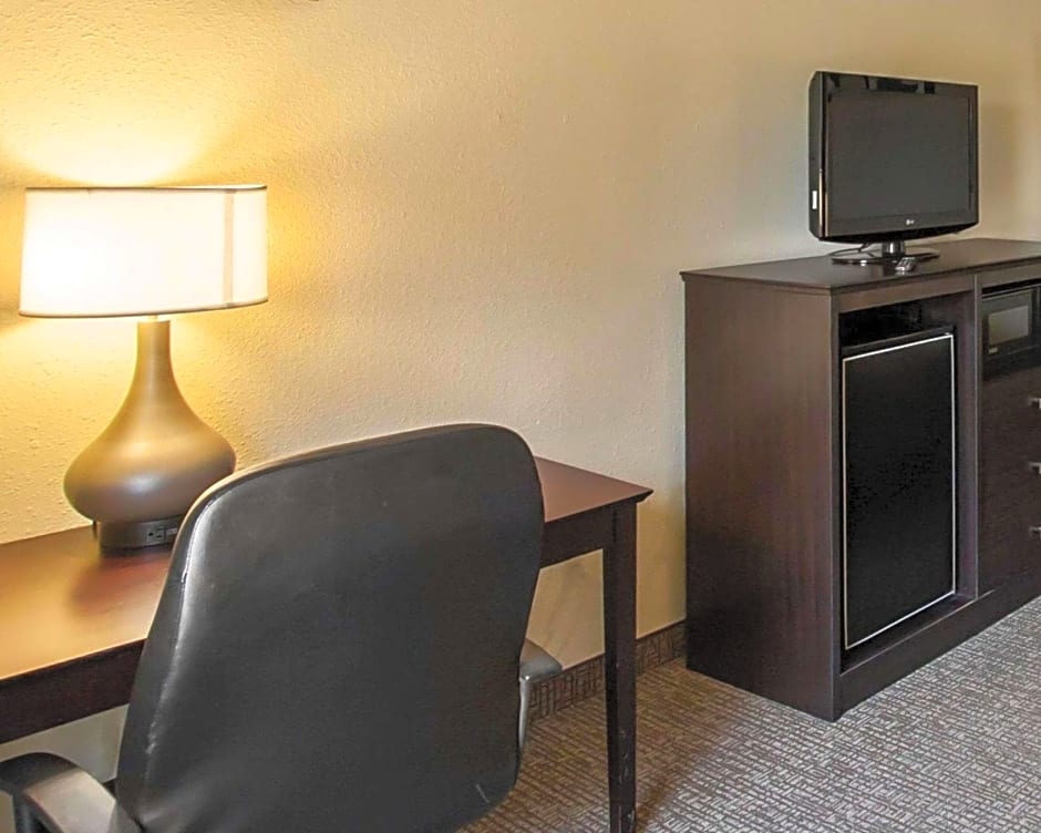 Quality Inn Hayti North
