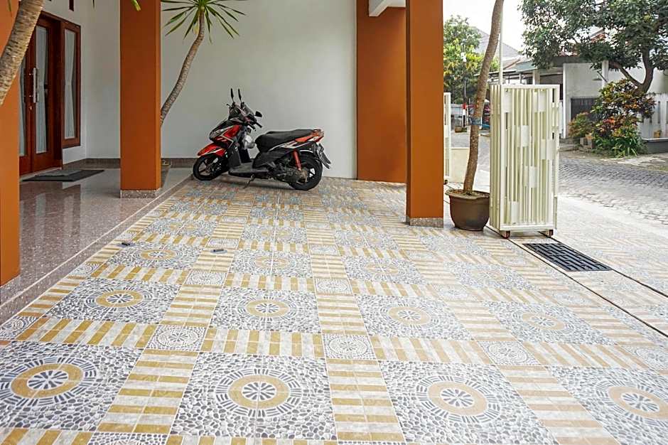 RedDoorz @ Jalan Danau Limboto