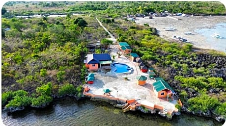 Rainbow Beach Bar & Resort