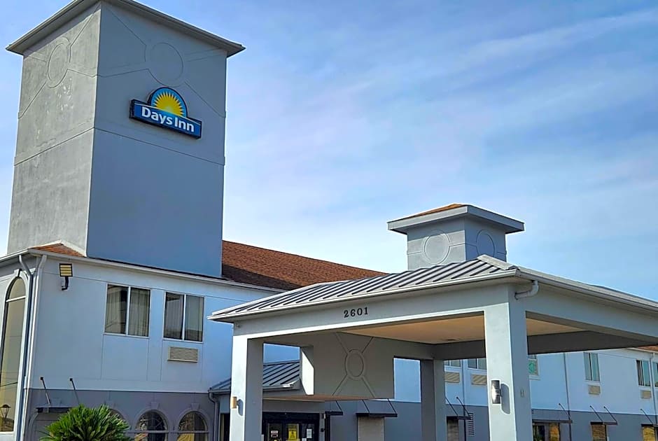 Days Inn & Suites by Wyndham Pasadena