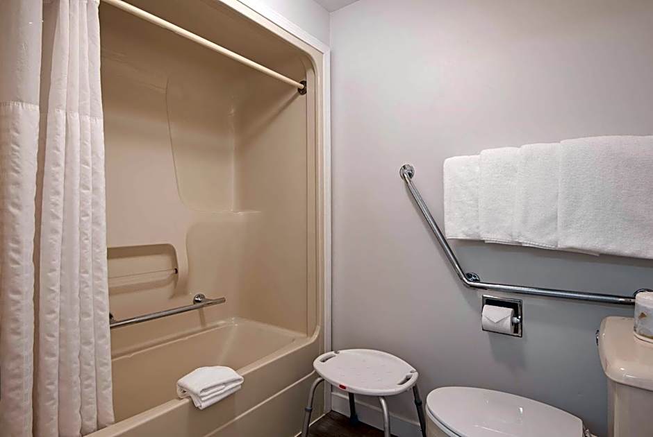 Travelodge by Wyndham Kamloops Mountview