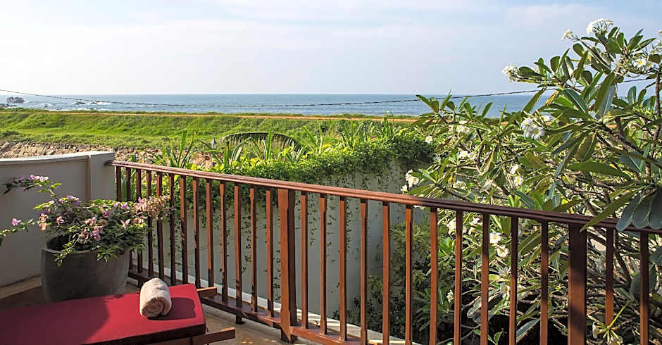 Thambili House by Edwards Collection