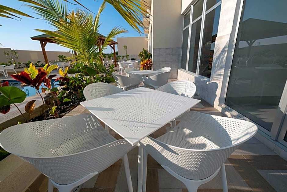 Super 8 by Wyndham Manzanillo