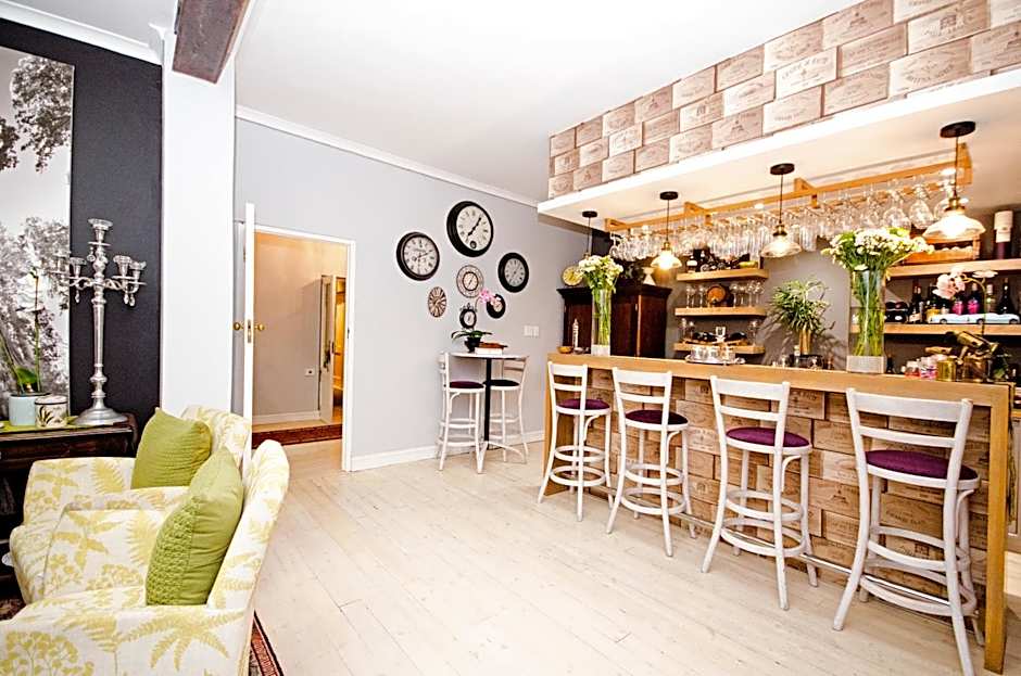 Lodge on Main Guest House and Conference Centre