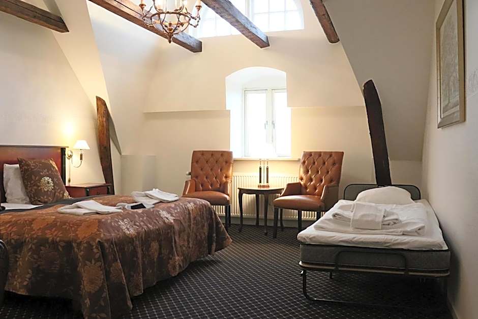 Photo 1 of 6 of Triple Room