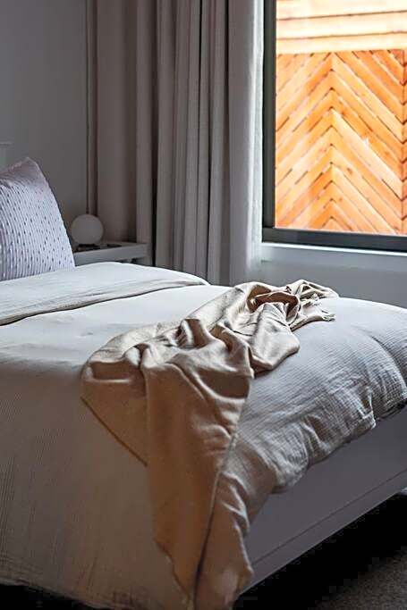 Convenient luxury home, minutes to CBD + hospital