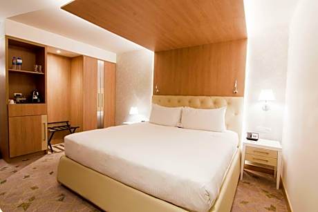 Junior King Suite with Seating Area