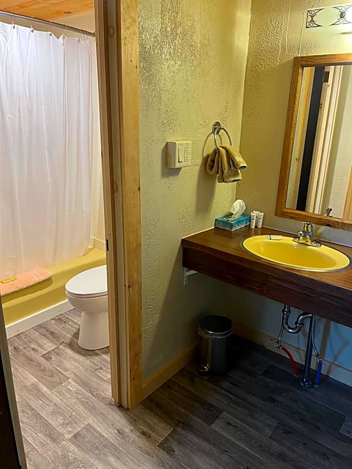 Brookside Motor Inn