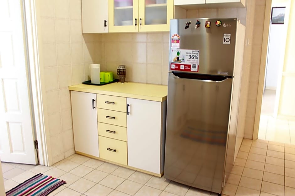 Homestay Marina Court
