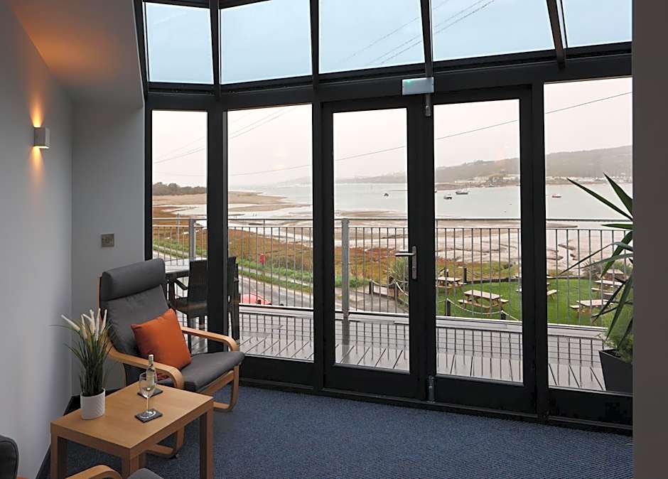 The Teifi Waterside Hotel