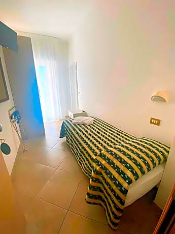 Single Room with Private External Bathroom