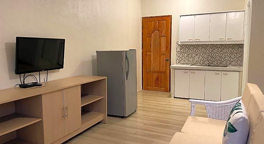 Red Knight Gardens Apartelle